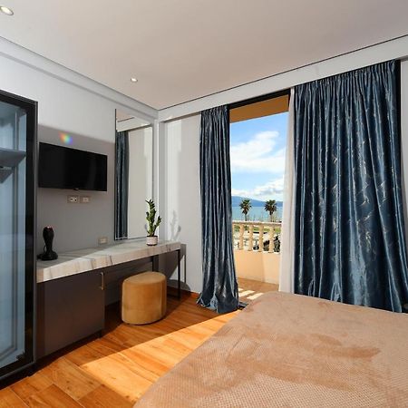 Ulcas Guest Huse Bed & Breakfast Vlore Exterior photo