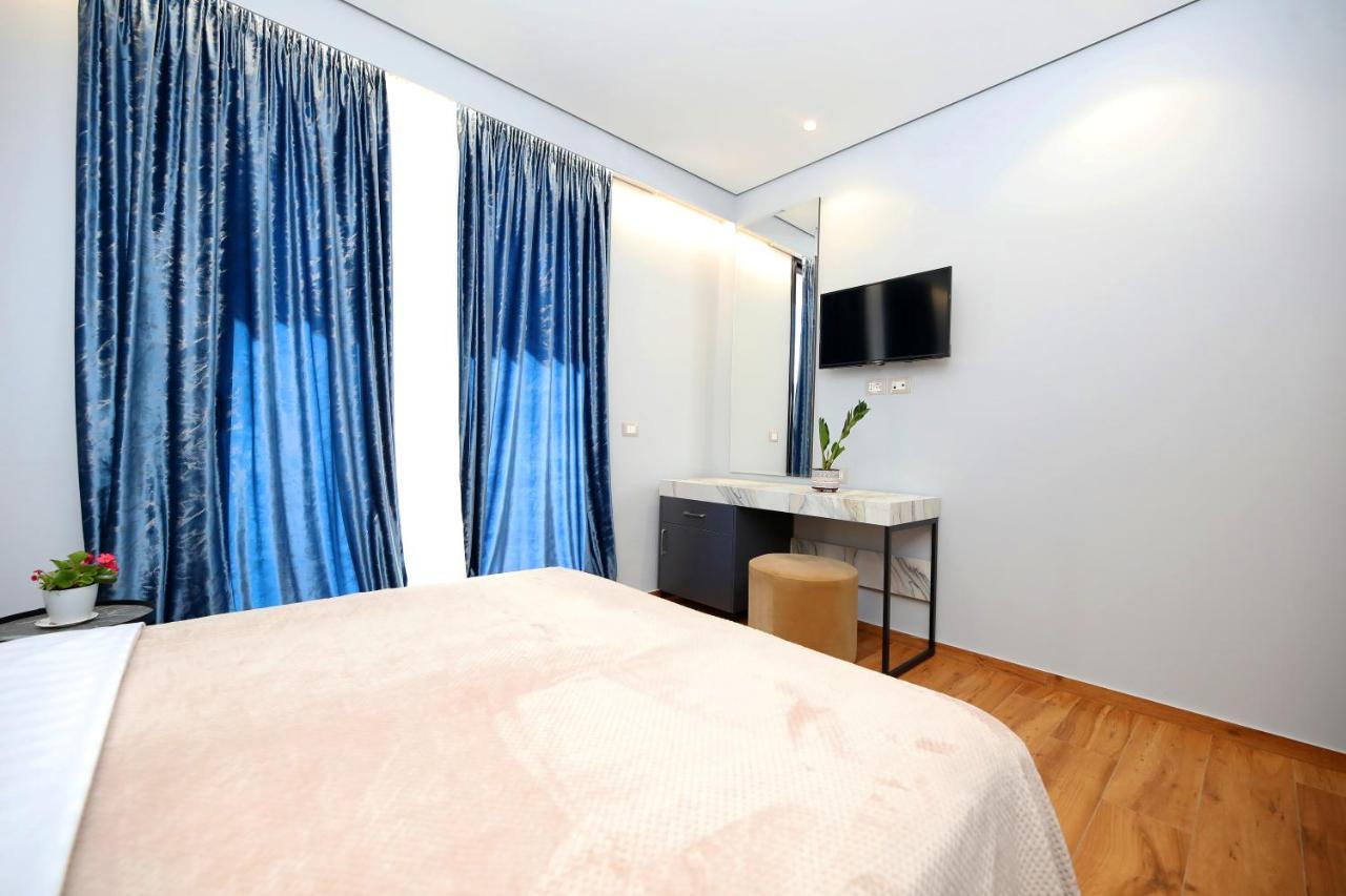 Ulcas Guest Huse Bed & Breakfast Vlore Exterior photo