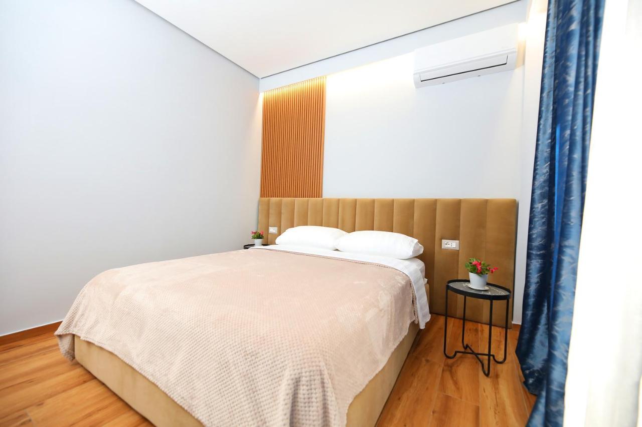 Ulcas Guest Huse Bed & Breakfast Vlore Exterior photo