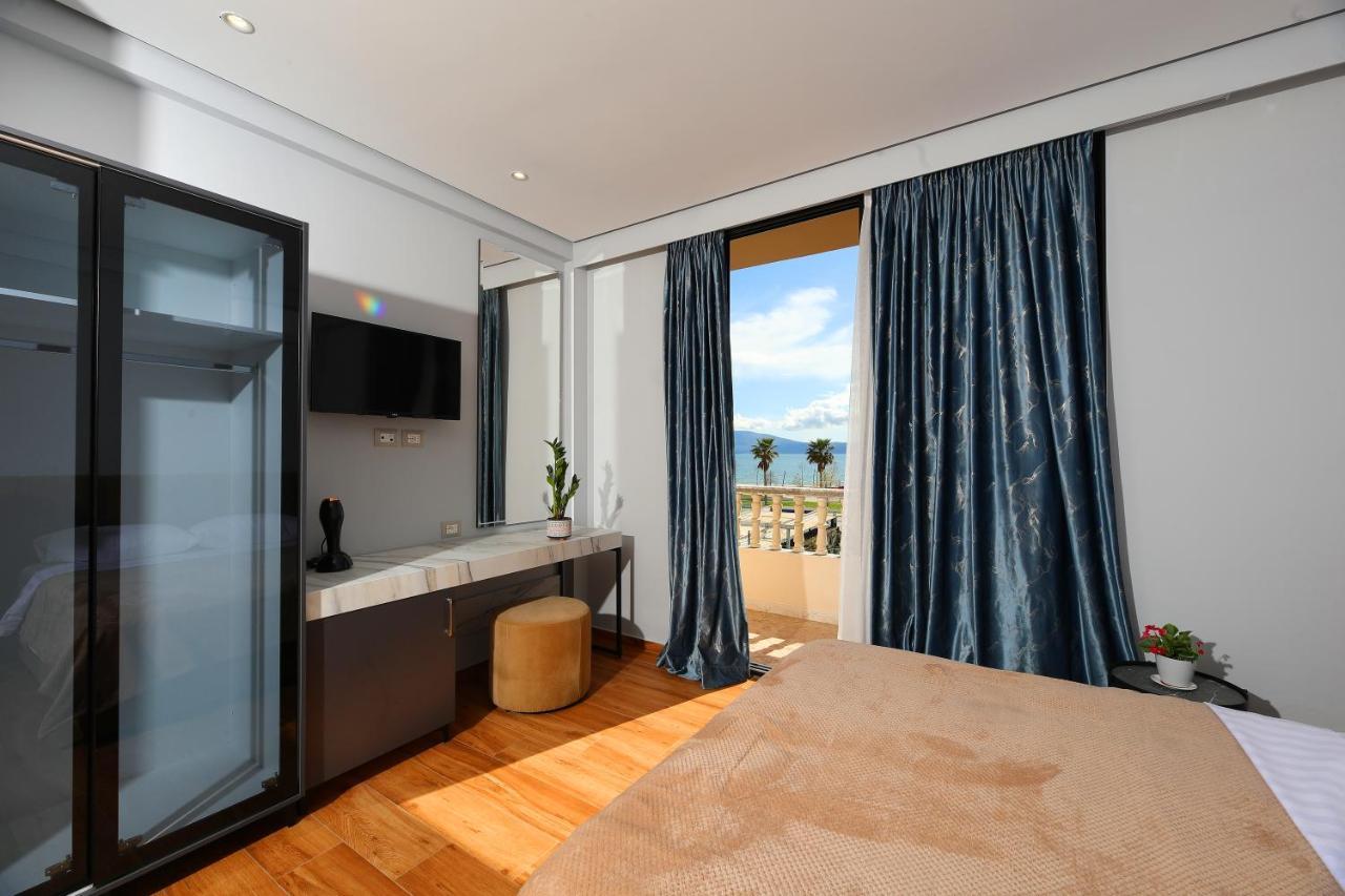 Ulcas Guest Huse Bed & Breakfast Vlore Exterior photo