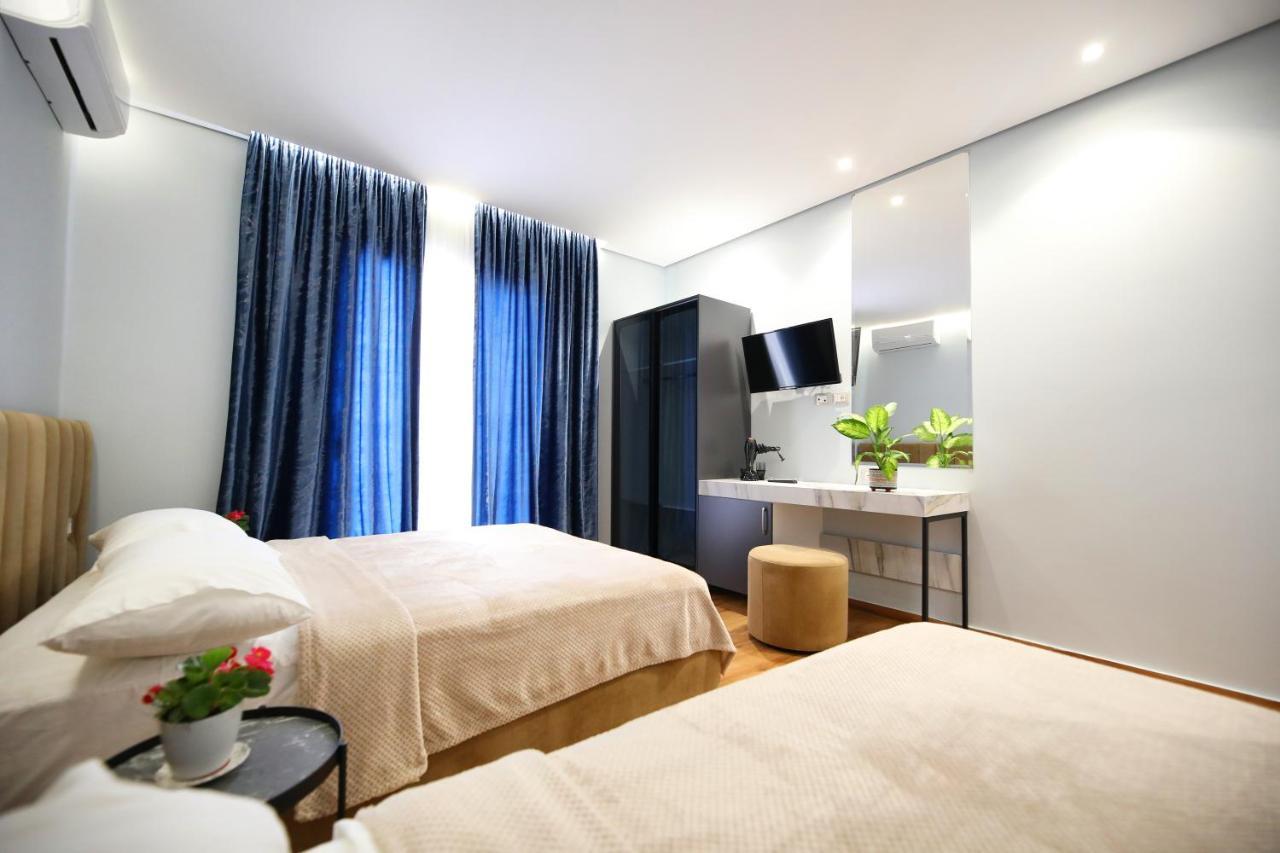Ulcas Guest Huse Bed & Breakfast Vlore Exterior photo