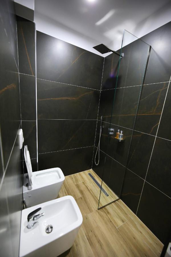Ulcas Guest Huse Bed & Breakfast Vlore Exterior photo