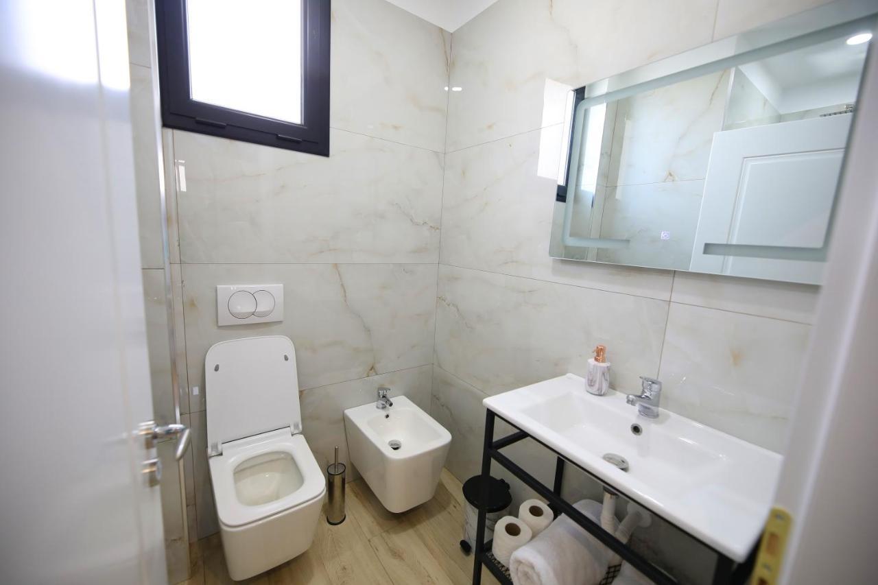 Ulcas Guest Huse Bed & Breakfast Vlore Exterior photo