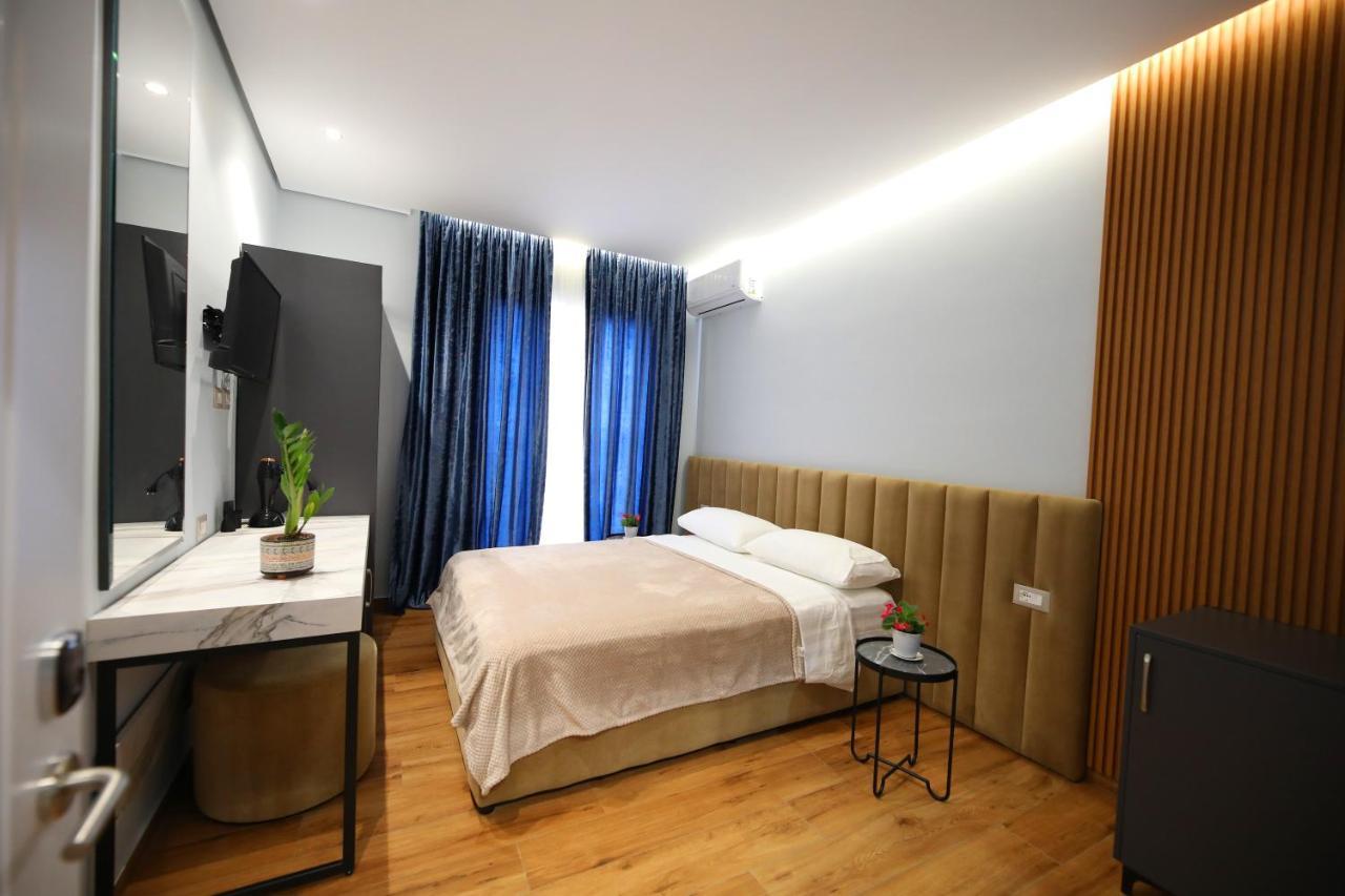 Ulcas Guest Huse Bed & Breakfast Vlore Exterior photo