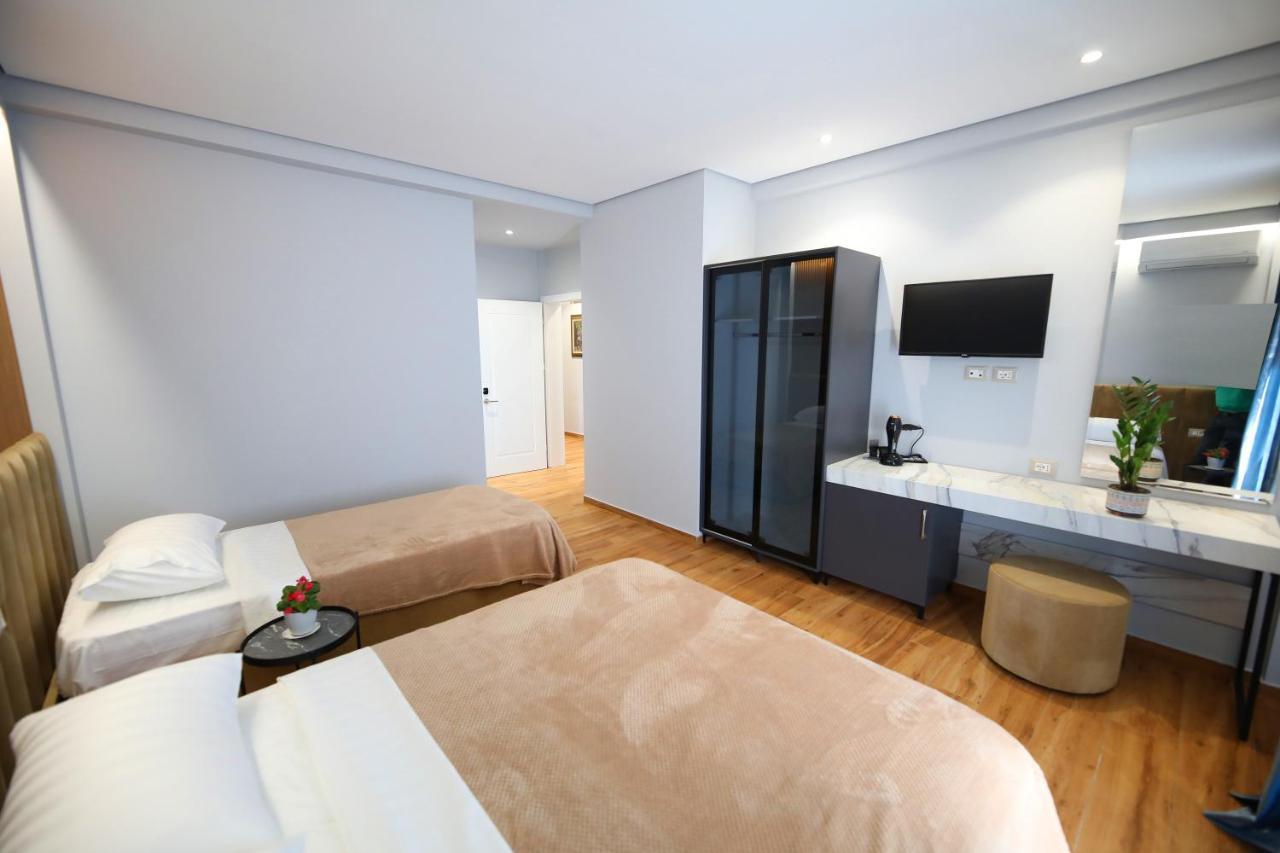 Ulcas Guest Huse Bed & Breakfast Vlore Exterior photo