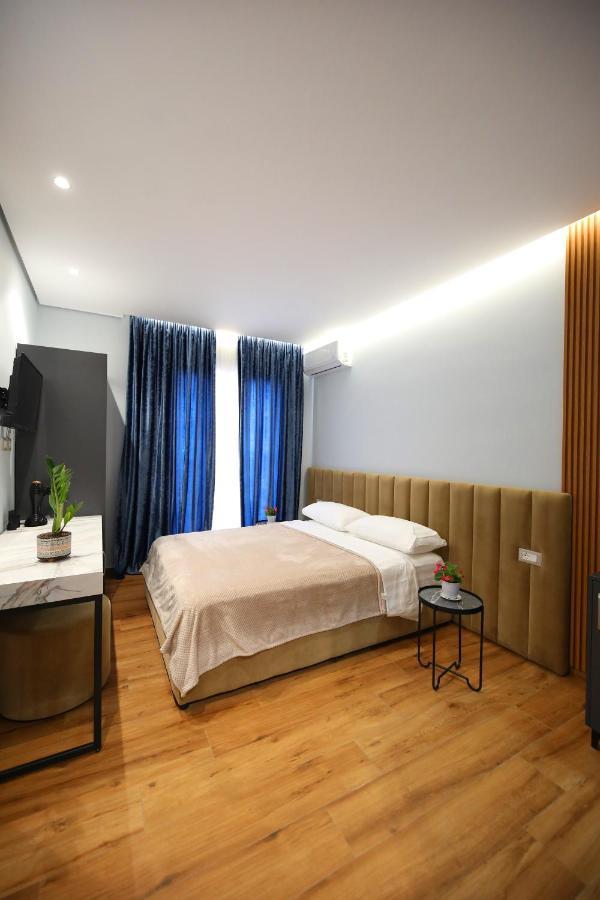 Ulcas Guest Huse Bed & Breakfast Vlore Exterior photo