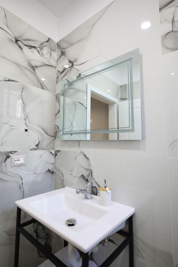 Ulcas Guest Huse Bed & Breakfast Vlore Exterior photo
