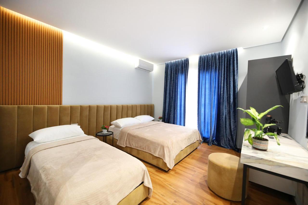Ulcas Guest Huse Bed & Breakfast Vlore Exterior photo